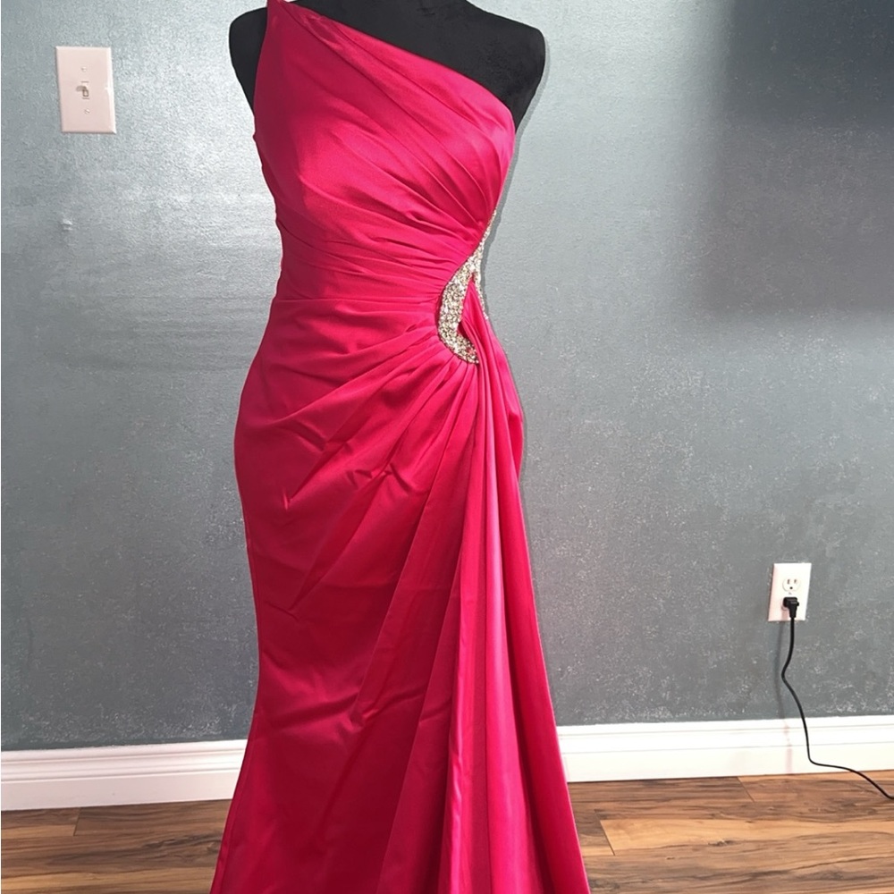 Glamorous One-Shoulder Fuchsia Gown